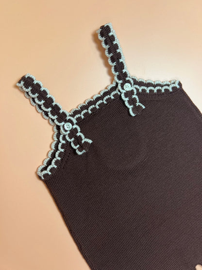 Kids’ brown merino wool overalls with adjustable shoulder straps and white scallop edges