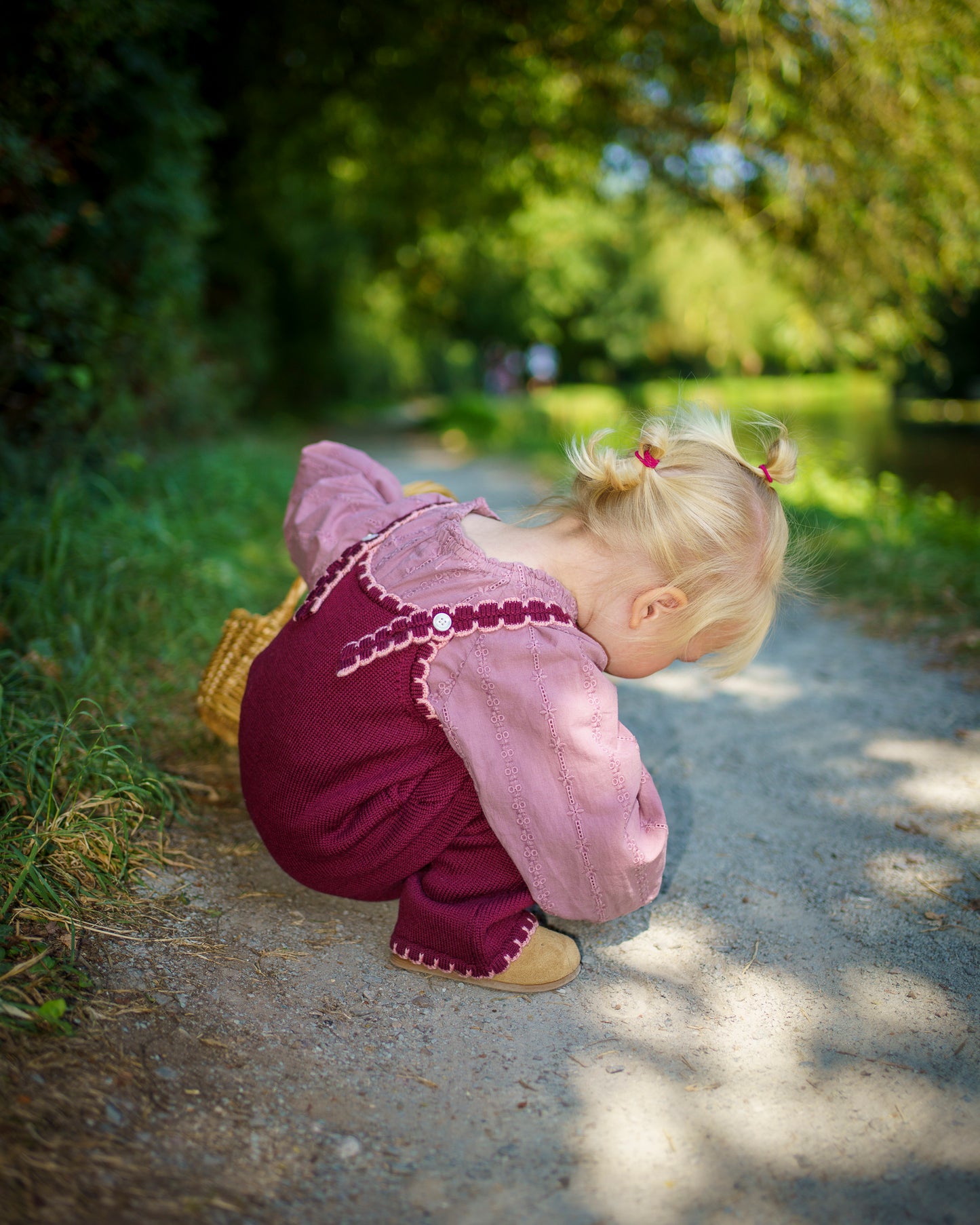 Plum merino wool kids’ dungarees featuring adjustable straps and pink scallop trim
